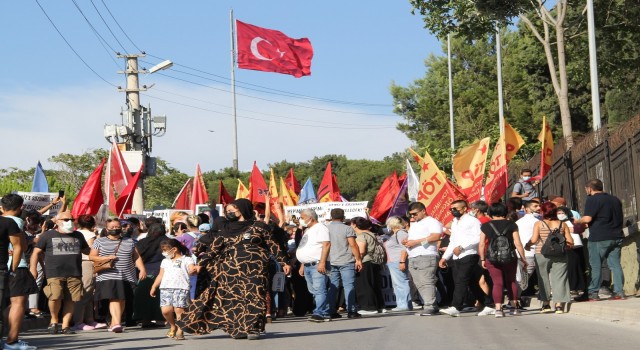HDP İl Binasındaki saldırıda ölen Deniz Poyrazın cenazesinde kısa süreli gerginlik