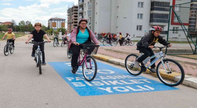 Uşakta Sağlıklı Gelecek Bisikletle Gelecek projesi hayata geçirildi