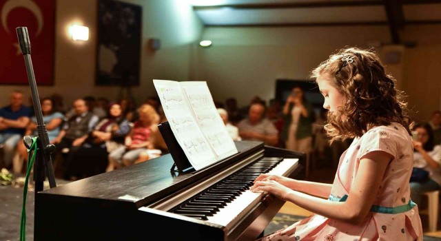 Çocuk piyanistlerin Yaza Merhaba konseri