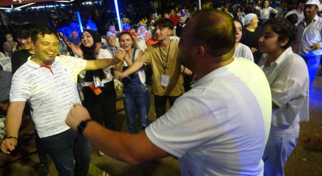 Başkan Çakın, Gurbetçi Festivalde vatandaşlarla Ankara havası oynadı