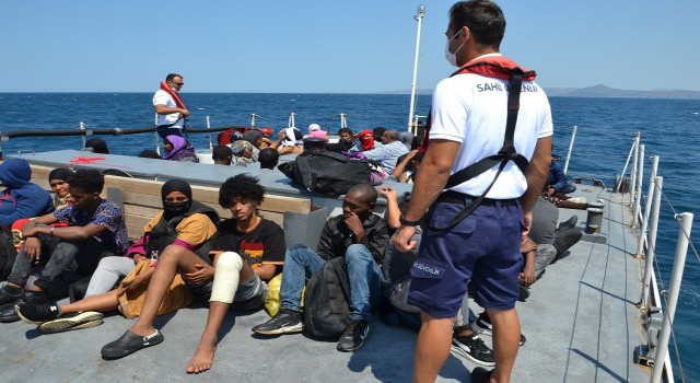 İzmir açıklarında 45 düzensiz göçmen yakalandı, 146 düzensiz göçmen kurtarıldı