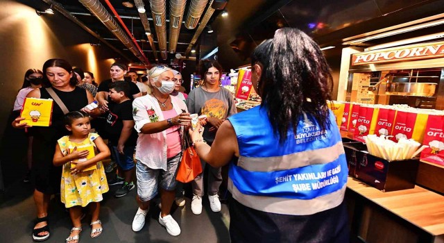 İzmir Büyükşehir Belediyesi, şehit ve gazi çocuklarını sinemayla buluşturdu