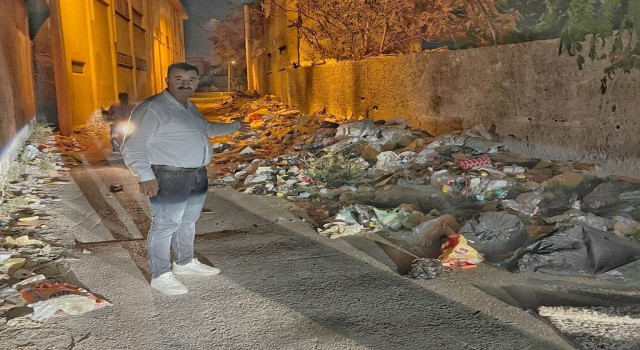 Konak Belediyesine ‘sokak ortasında çöp tepkisi