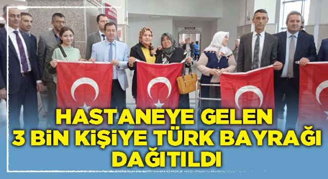 Hastaneye gelen 3 bin kişiye Türk bayrağı dağıtıldı