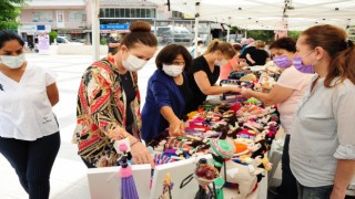 Balçovalı kadınların el emeği göz nuru ürünleri satışa çıktı