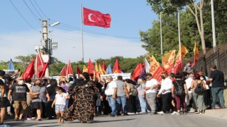 HDP İl Binasındaki saldırıda ölen Deniz Poyrazın cenazesinde kısa süreli gerginlik