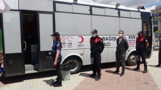 Uşak polisi, Kızılaya kan bağışında bulundu