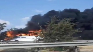 İzmirde yolcu otobüsü alev alev yandı