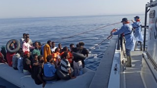 İzmir açıklarında 166 düzensiz göçmen kurtarıldı