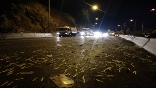İzmirde 6 araçlık zincirleme kaza: 11 yaralı
