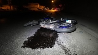İzmirde kaldırıma çarpan motosiklet metrelerce sürüklendi: 1 ölü, 1 yaralı
