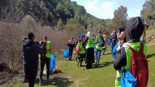 İzmirde jandarma ve vatandaşlar, doğa temizliği yaptı