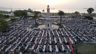 AK Parti İzmirden 20 bin kişilik iftar