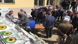Dinarda 113 çiftçiye yağlık ayçiçeği tohumu dağıtıldı
