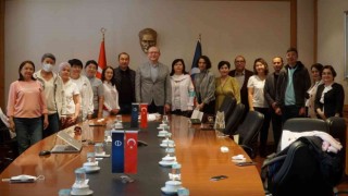Kazak akademisyenlerden Anadolu Üniversitesine ziyaret
