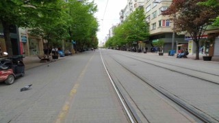 En kalabalık caddeler bayramın ilk gününde boş kaldı