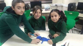 Ortaokulu öğrencileri engelli bireyler için robot el yaptı