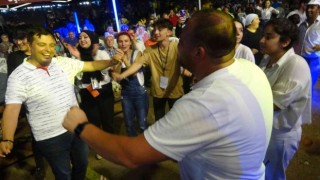 Başkan Çakın, Gurbetçi Festivalde vatandaşlarla Ankara havası oynadı