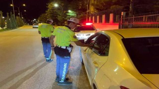 Bolvadin polisinden sürücülere yönelik gece denetimi