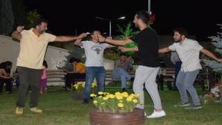 Huzurevi sakinleri folklor ekibiyle Ankara havası oynadı