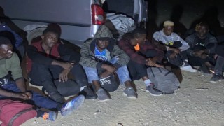 İzmirde 855 düzensiz göçmen ve 8 organizatör yakalandı