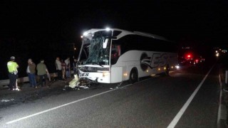 Tıra arkadan çarpan otobüste 1 kişi öldü, 43 kişi yaralandı