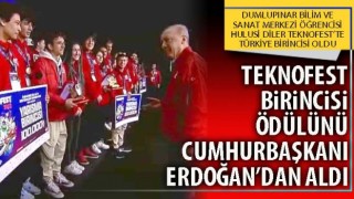 Teknofest birincisi ödülünü Cumhurbaşkanı Erdoğan’dan aldı