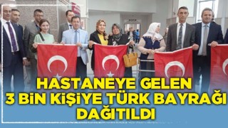 Hastaneye gelen 3 bin kişiye Türk bayrağı dağıtıldı
